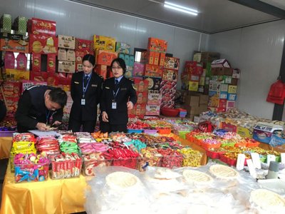 玉州區市場監督管理局開展春節前食品安全專項檢查，保障食品生產經營安全